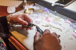 hands making jewelry
