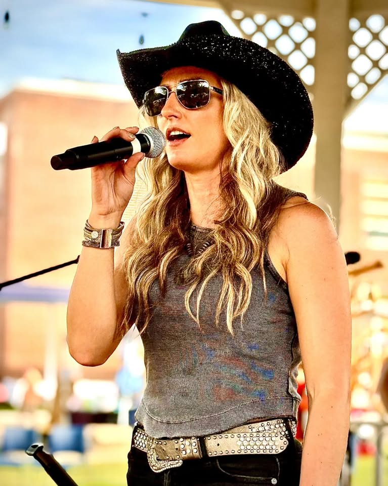 girl-singing-with-microphone-cowboy-hat